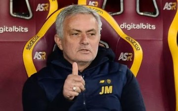 九游体育比分直播、实时比分网、足球比分、篮球比分、电竞比分、九游体育战绩查询-穆里尼奥：欧洲最差劲杯赛 可惜我只有1个迪巴拉